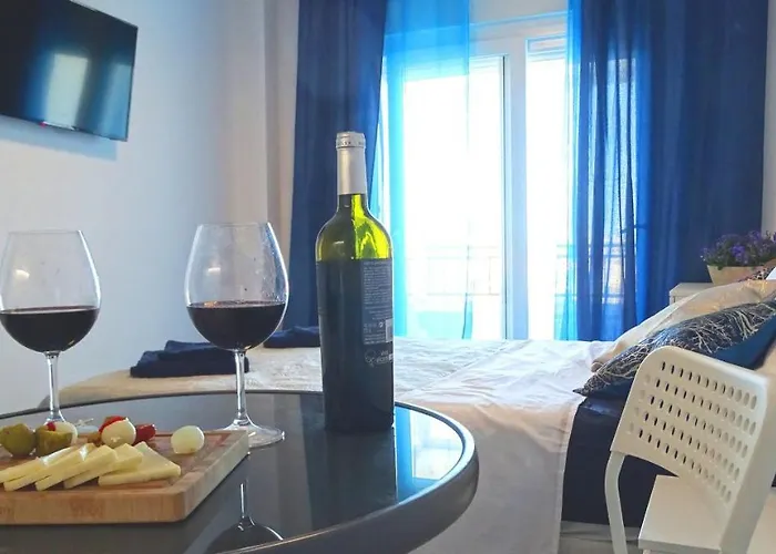 With Terrace And Pool Lägenhet