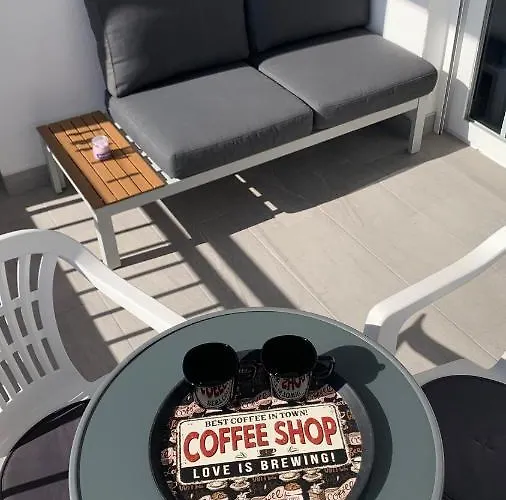 Lägenhet With Terrace And Pool *